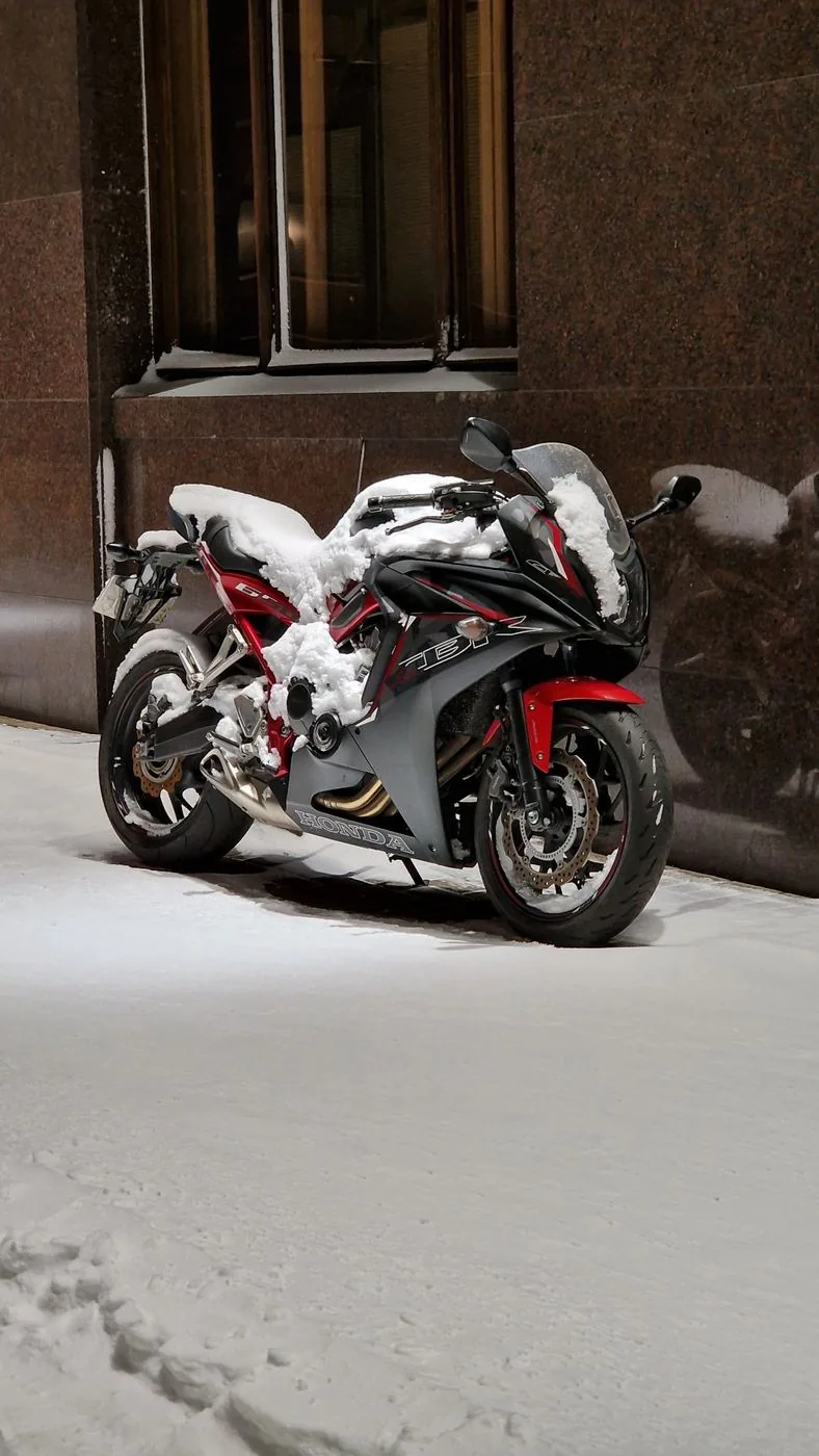 Motorrad im Schnee